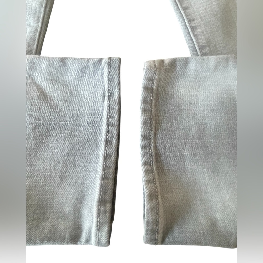 🩶👖Old Navy Boyfriend straight leg in light gray. Size 10.  Nice distressing! - Picture 2 of 8